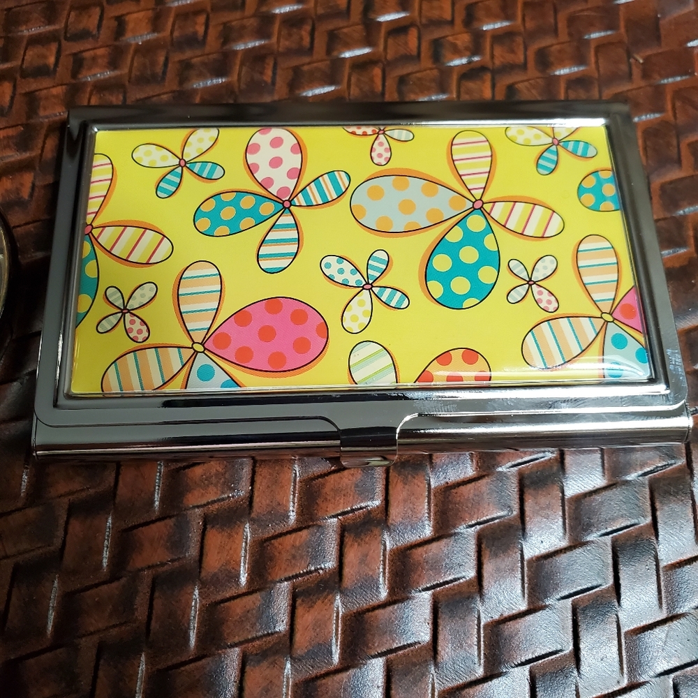 🎯FREE* Ladie's Business Card Holder Yellow Retro Design Silver Chrome Me